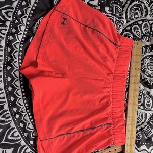 Women’s medium under armour coral shorts